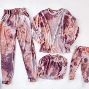 Fall mauve loungewear, mommy and me loungewear | mommy and me outfits | mommy and me | matching outfits | tie dye loungewear | comfortable