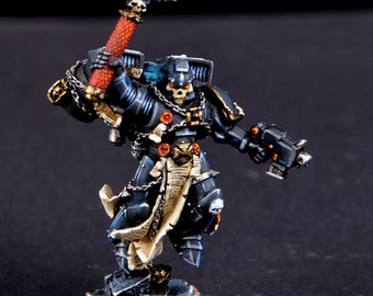 ウォーハンマー 40K 審問官。ボルト ピストルとパワー ソードを装備