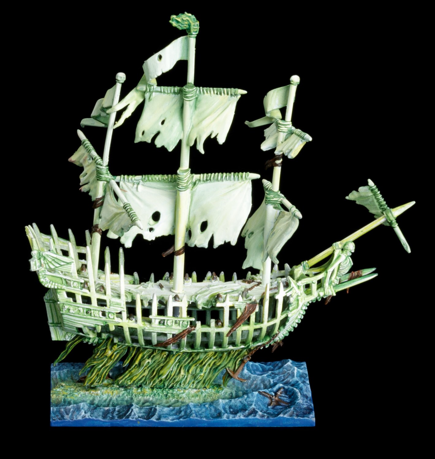 Miniature De Jeu ESPADON DREADFLEET G238 - Jeu De Plateau Games Workshop Avec Carte En Français