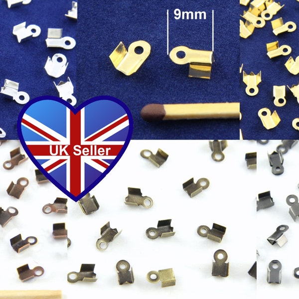 Extrémités de cordon pliant 50x ou 100x 9mm x 4mm. 5 Couleurs. End Caps * Conseils de sertissage * Collier Terminators * Résultats de boucles d’oreilles. Vendeur au Royaume-Uni. Affranchissement bon marché au Royaume-Uni.