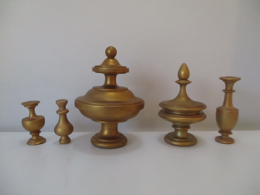 Toupies Décoratives Dorées en Bois Tourné, Baroque, Ornements de Meubles Dorés Patinés