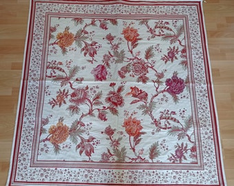 TENTURE MURALE shabby fleurie rouge orange fond écru - vintage - 145 X 145 cm - Surnappe - courtepointe - tapisserie murale suspendue