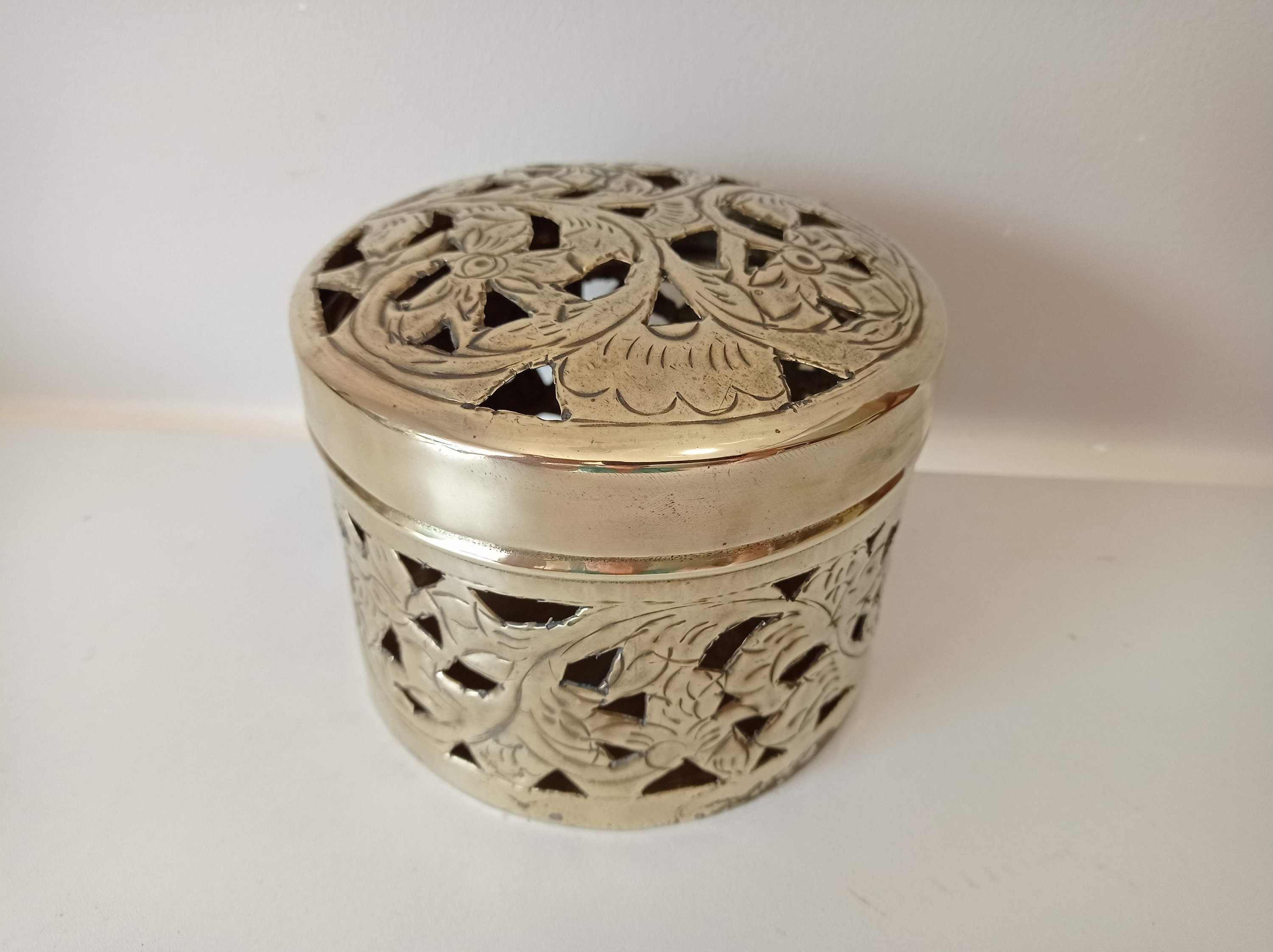 Boite à Bijoux Coffret Secret Bonbonniere Pot-Pourri Vintage en Laiton Percé Motifs Fleurs -