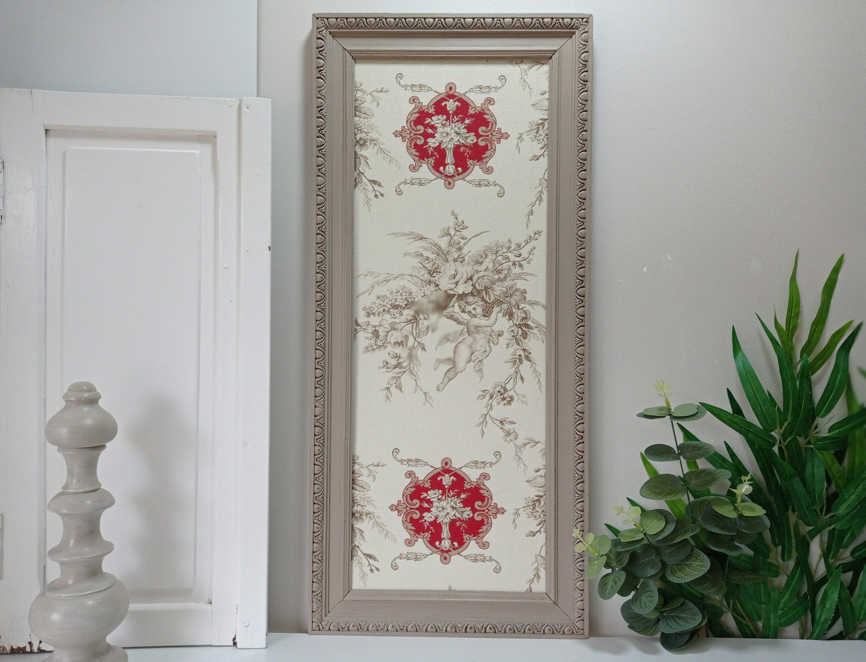 Cadre Toile de Jouy Taupe Beige Décor Ange et Rouge Vintage