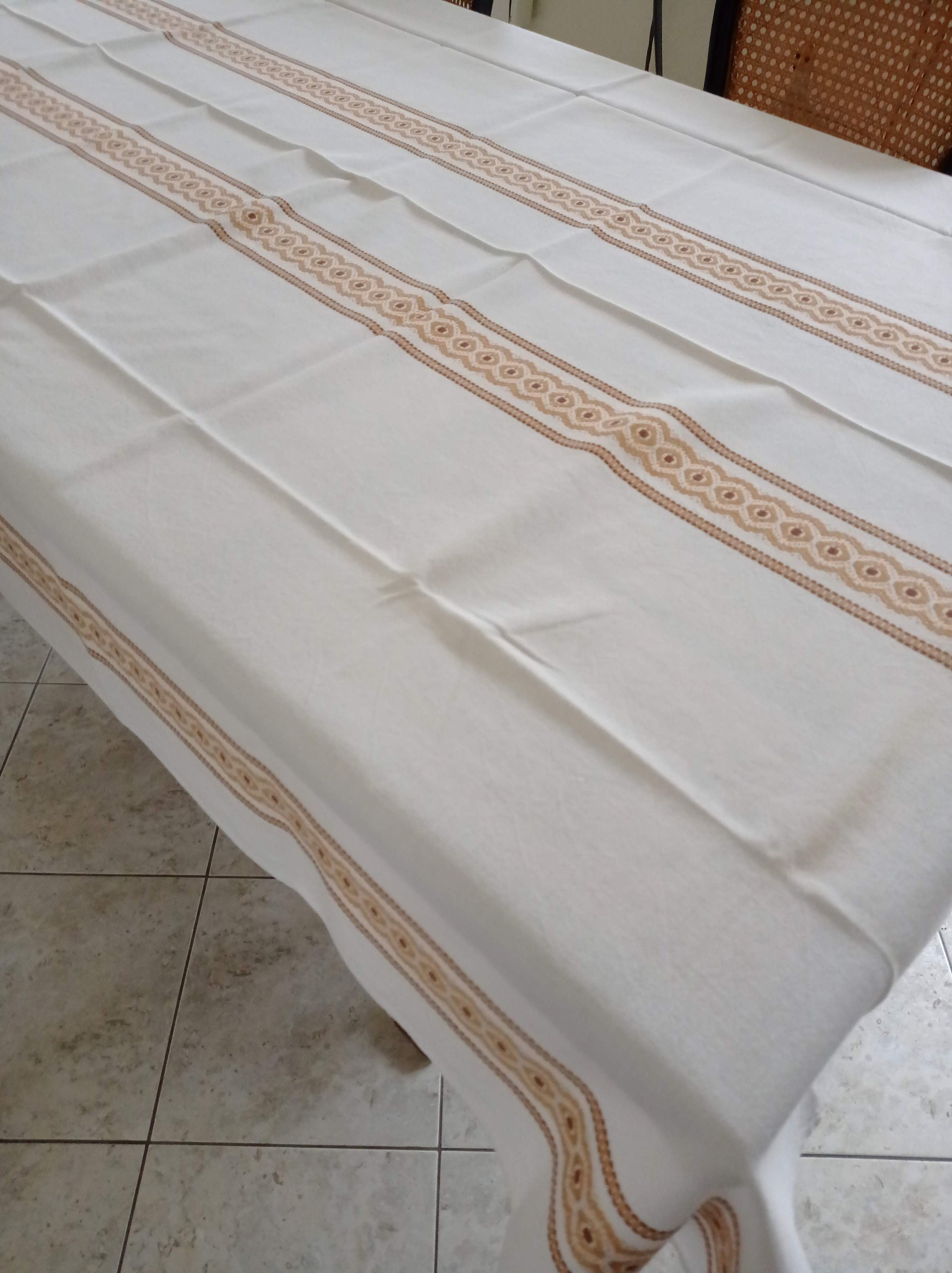 Nappe Vintage et Ses 6 Serviettes de Table Vintage, 165 X 130 cm - Blanche, Marron, Beige Orangé.