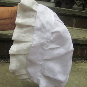 Gorra de día de lino con orejas redondas del siglo XVIII