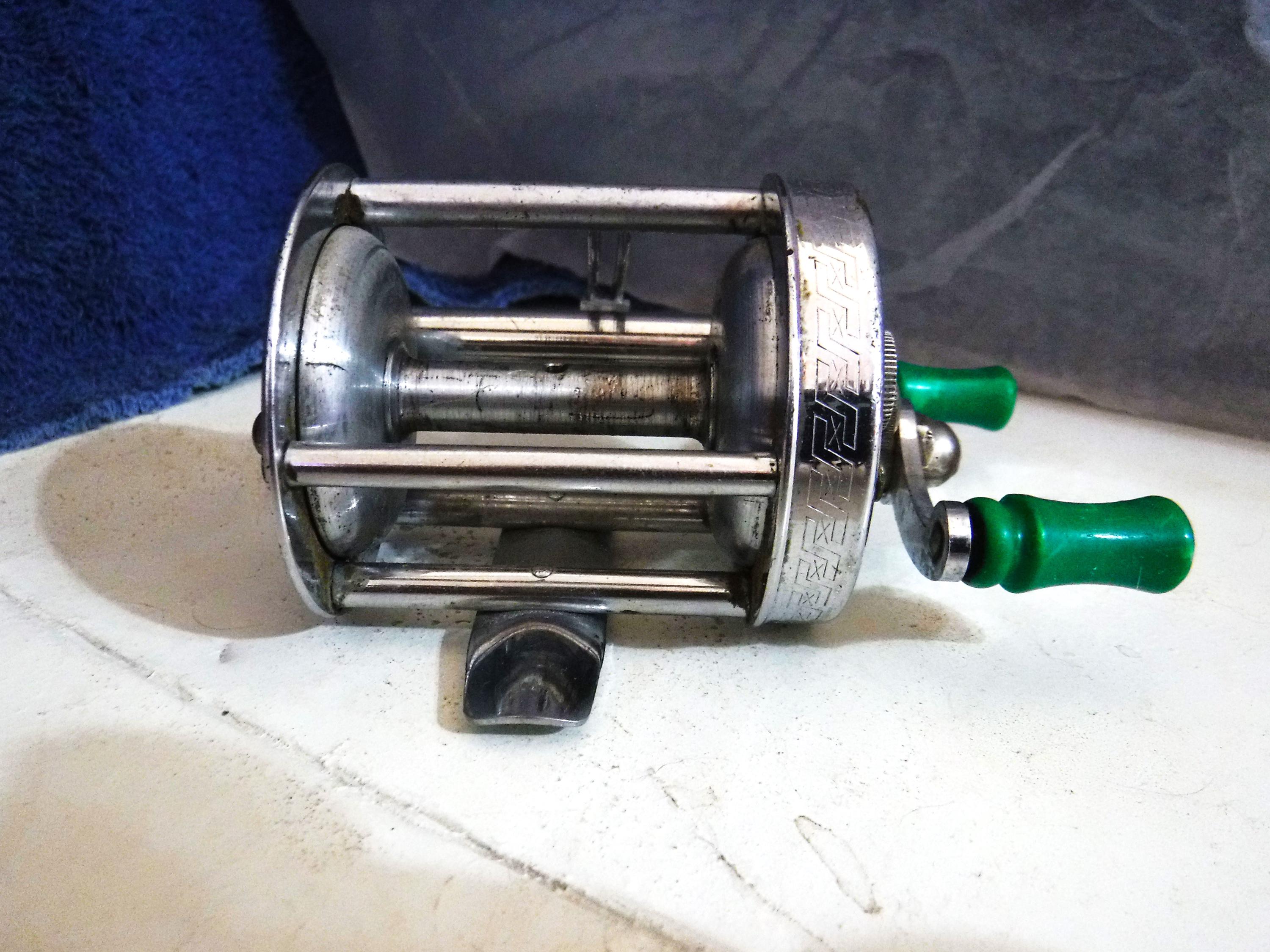 Moulinet De Pêche Ancien Akron Pflueger - Métal Moulé, Appât Vintage 1893L - USA