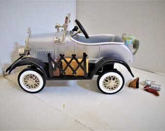 Hallmark Kiddie Car Classics &quot; 1927 Gillham Honeymoon Special&quot; Collector Car