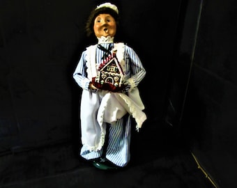 Byers&#39; Choice The Carolers Series &quot; Woman with Gingerbread House&quot; Figurine