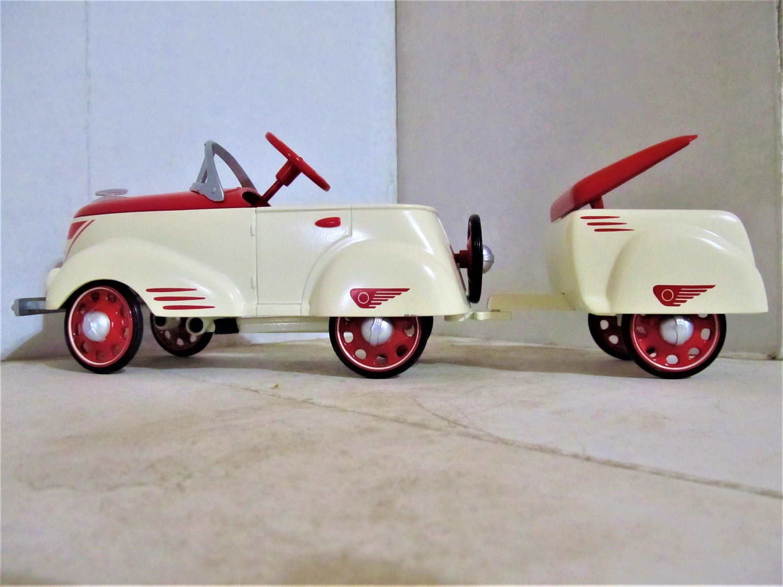 Hallmark Kiddie Car Classics 1940 Custom Pioneer Roadster / Trailer