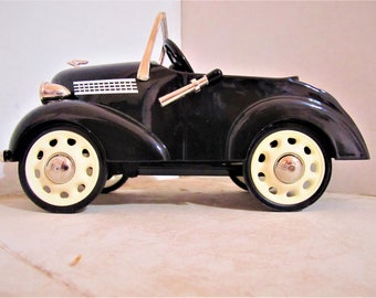 Hallmark Kiddie Car Classics &quot; 1937 Garton Ford Luxury Edition &quot; Collector Pedal Car