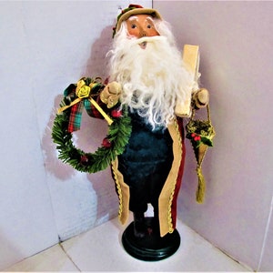 Byers&#39; Choice 2005 Carolers Series&quot;Victorian Santa Carrying A Wreath,Package & Ornament&quot; Collector Doll