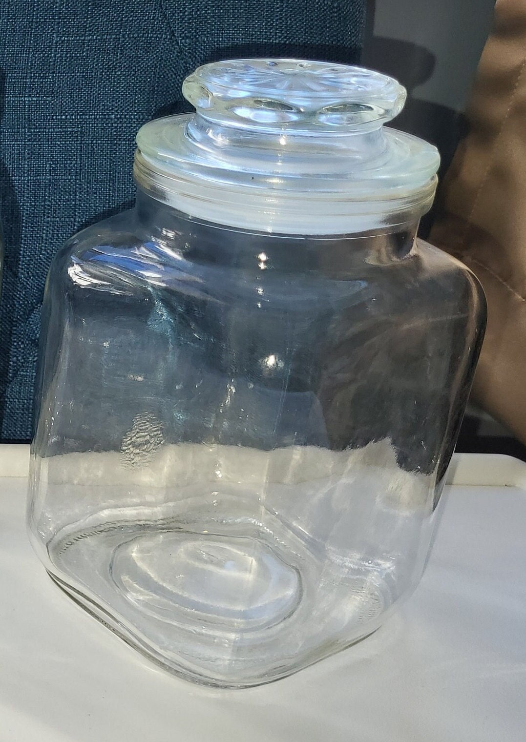 10 oz (292 ml) Victorian Square Glass Jar with White Lid