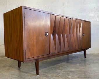 Mid Century Modern Credenza or Console American of Martinsville