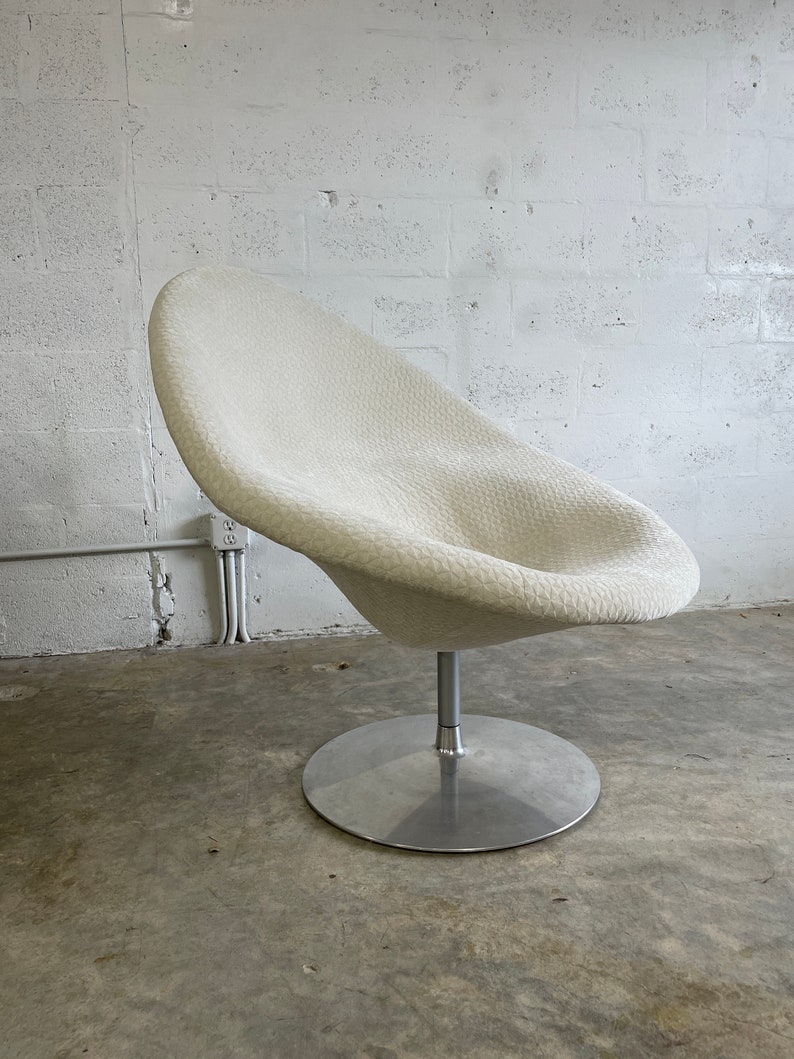 Pierre Paulin for Artifort Mid Century Big Globe Chair image 8