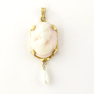 Vintage 10 Karat Yellow Gold and Pearl Cameo Pendant #4558