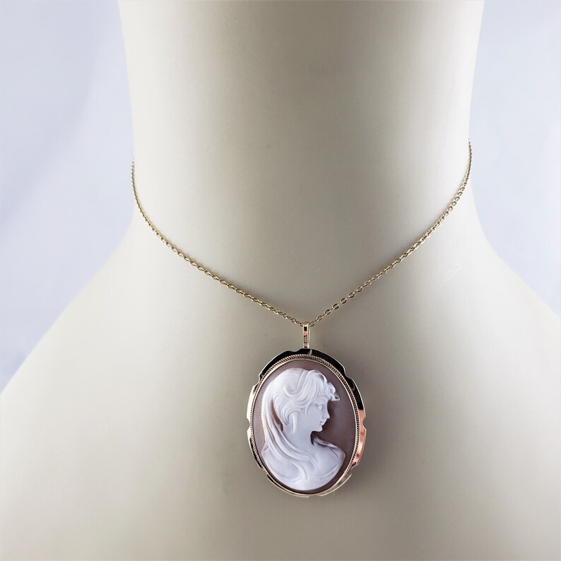 Vintage 14 Karat Yellow Gold Cameo BroochPendant