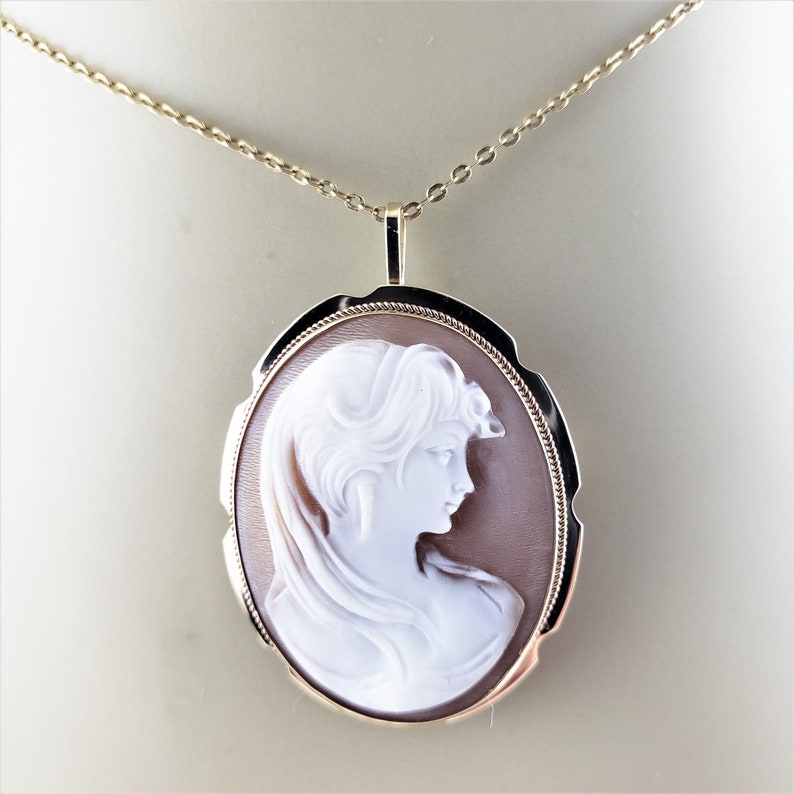 Vintage 14 Karat Yellow Gold Cameo BroochPendant