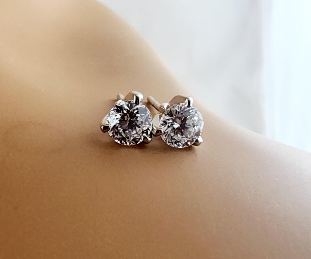 Roberto Coin Cento 18k White Gold Diamond Stud Earrings