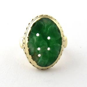 Vintage 14K Yellow Gold Carved Oval Jade Ring #311