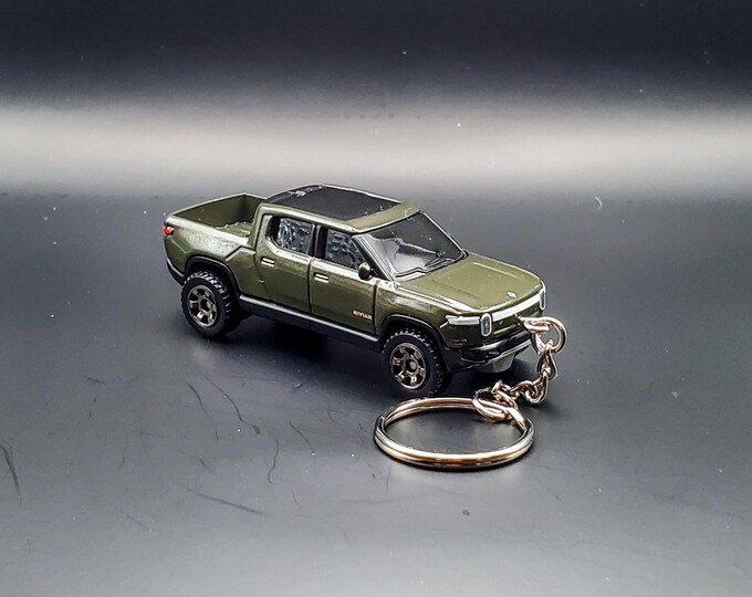 Rivian R1T Pickup Olive Green Keychain | for Keys, Backpack, Clutch ...