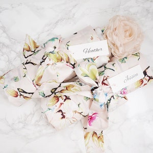 Set Of 2 Bridesmaid Robes for getting ready / Bridal Floral Robes / Wedding Robes / Bridal Party Gifts / Bridal Shower Gifts / Kimono Robes