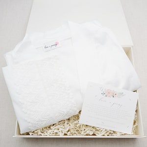Bridal White Robes for getting ready / Off White Wedding Robes with Gift Box / Bridal Party Gifts / Bridal Shower Gift / Maid of Honor Gift