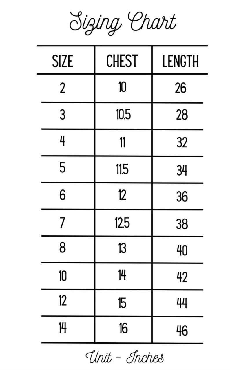 Pu&ograve; includere: Una tabella delle taglie bianca con testo nero. La tabella elenca le taglie dalla 2 alla 14, con le corrispondenti misure di petto e lunghezza in pollici. Il titolo "Sizing Chart" &egrave; scritto in corsivo. L'unit&agrave; di misura &egrave; in pollici.