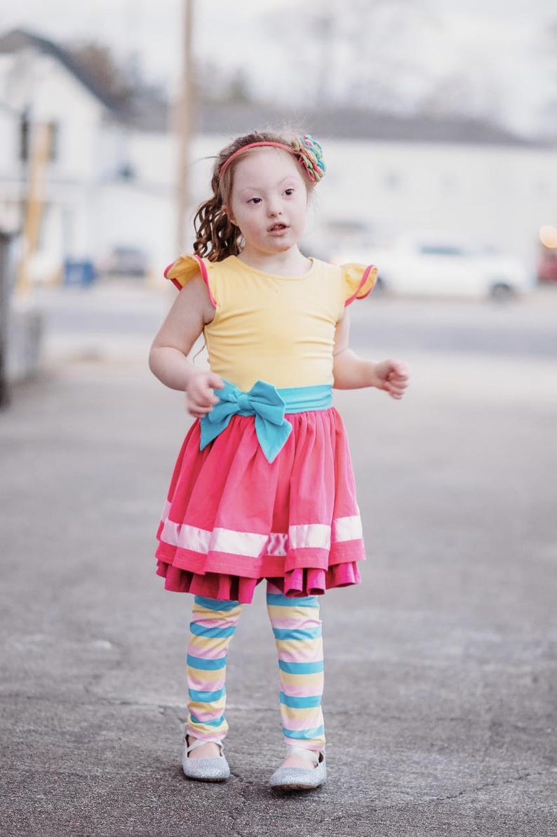 PRONTO PER LA SPEDIZIONE, costume di Nancy, vestito di Nancy, vestito da cosplay Disney, Disney Junior, compleanno di Nancy, vestito da bambina, vestito sensoriale immagine 4