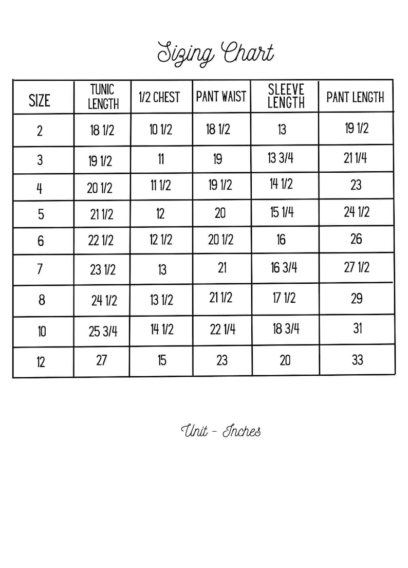 Pu&ograve; includere: Una tabella di taglie per abbigliamento con misure in pollici. La tabella include le taglie dalla 2 alla 12, con misure per la lunghezza della tunica, 1/2 petto, la vita del pantalone, la lunghezza della manica e la lunghezza del pantalone.