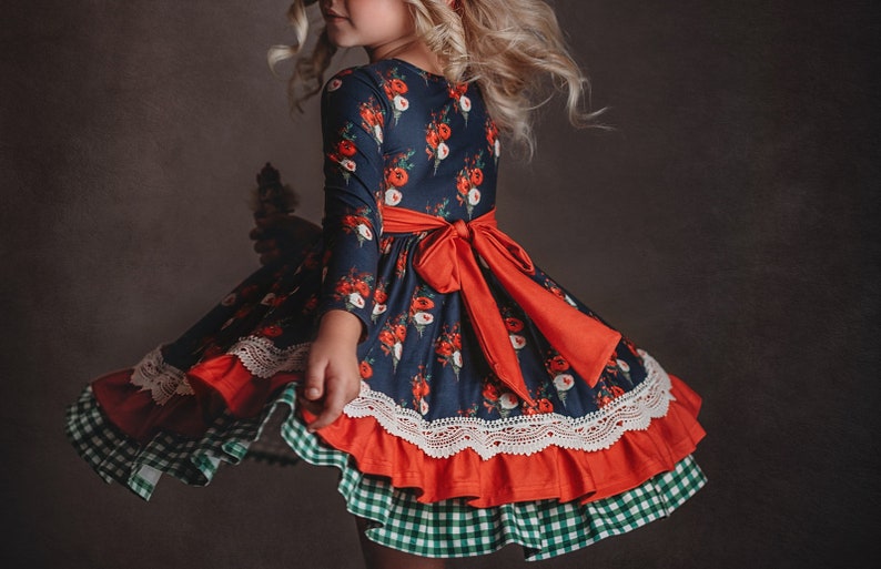 Girls Christmas Dress,Toddler Girls Christmas Dress,twirl dress,Holiday party dress,Christmas photo dress,Lace Christmas Dress,Red and Green 