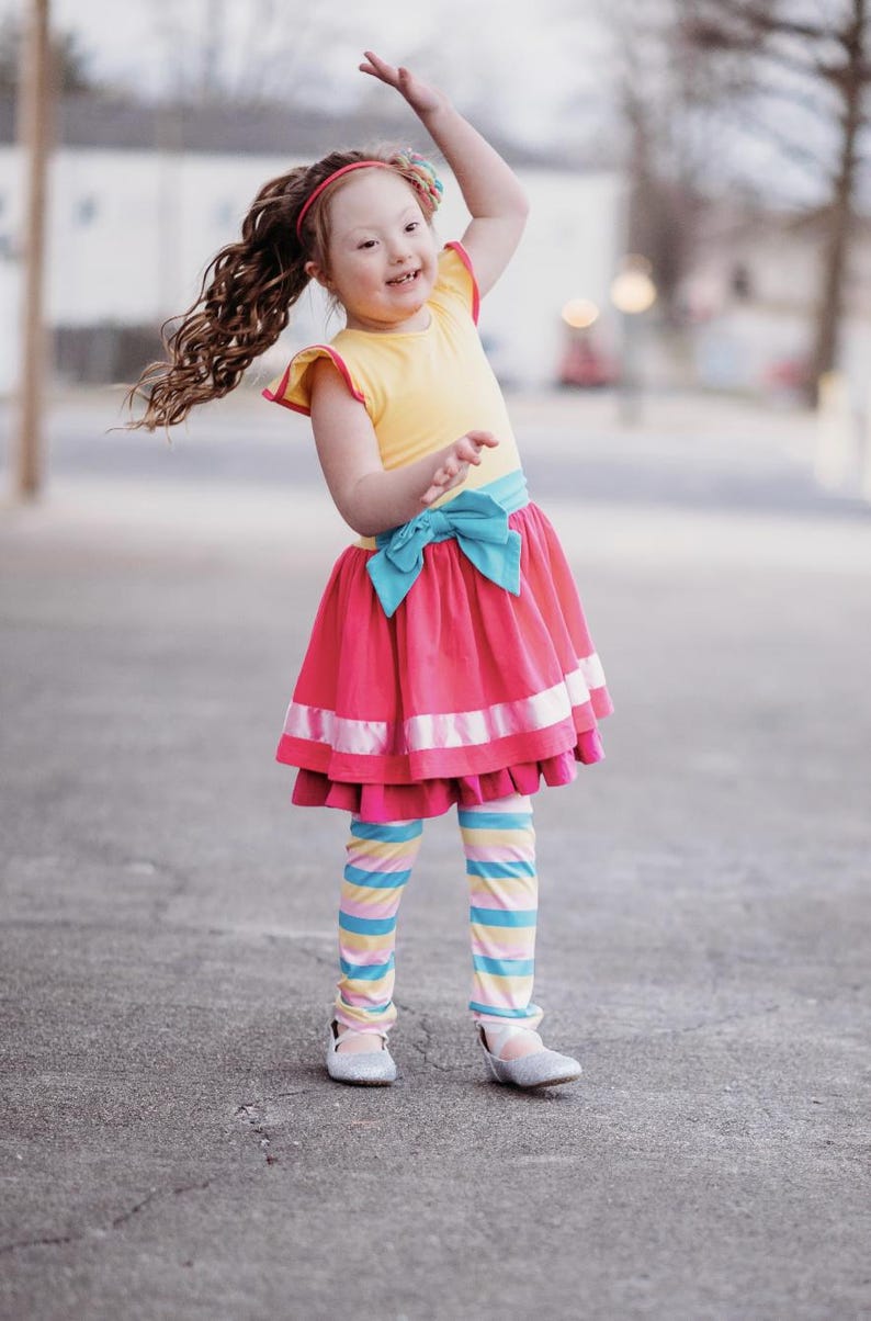 PRONTO PER LA SPEDIZIONE, costume di Nancy, vestito di Nancy, vestito da cosplay Disney, Disney Junior, compleanno di Nancy, vestito da bambina, vestito sensoriale immagine 3