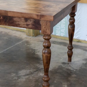 Mesa de comedor Alder Farmhouse con patas estrechas de 3, regalo para ella, regalo para él, muebles para el hogar, decoración hecha a mano, mesa de comedor moderna imagen 8