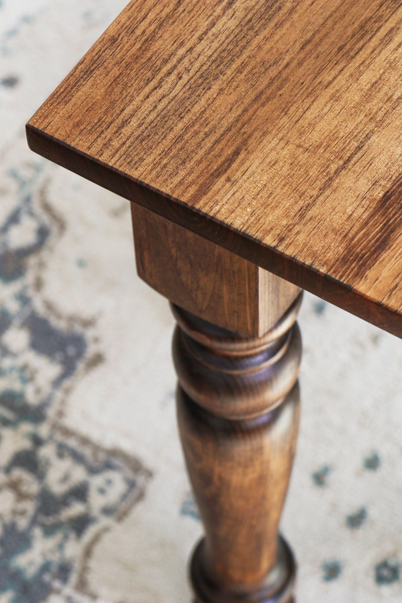 Table à manger moderne, Table en bois, Jambes tournées, Style traditionnel, Meubles modernes, Table faite à la main, Décoration intérieure, Table à manger image 3