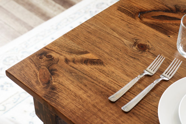 Table à manger moderne, Table en bois, Jambes tournées, Style traditionnel, Meubles modernes, Table faite à la main, Décoration intérieure, Table à manger image 2