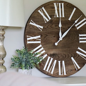 Reloj de pared grande gris de 26 Hackberry, decoración, colgante de pared, arte de madera único, reloj con números, regalo para ella, regalo para él, decoración del hogar imagen 3