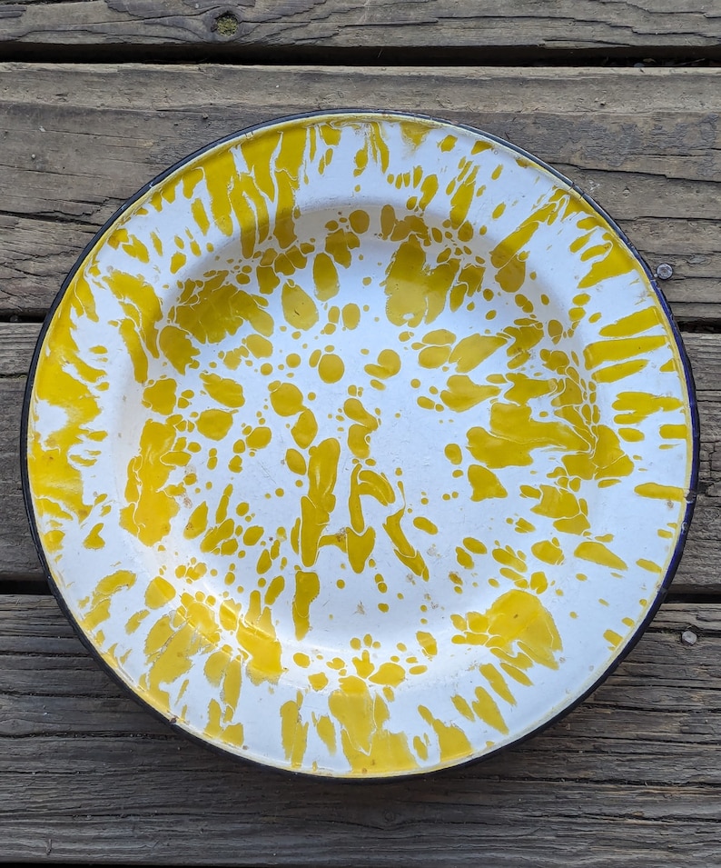 Vintage Graniteware Splatter Plates, Set of Two, Red 10 and Yellow 8