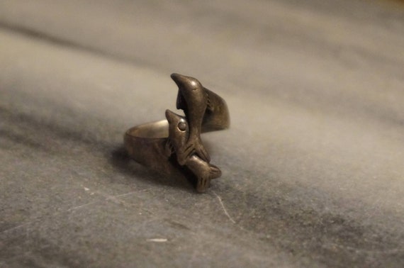 Vintage solid sterling silver ring, dolphin silve… - image 5