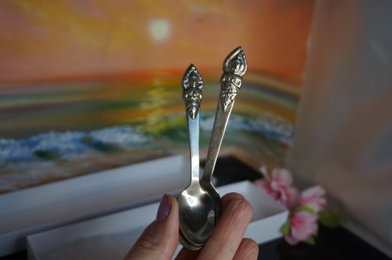 ヴィンテージ ティースプーン、タイ シルバー スプーン、小と大の
