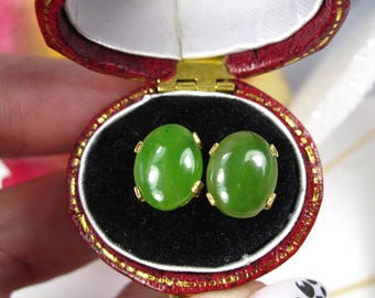 Vintage English 9kt Yellow Gold Stud Earrings with Jade Cabochon, TB45