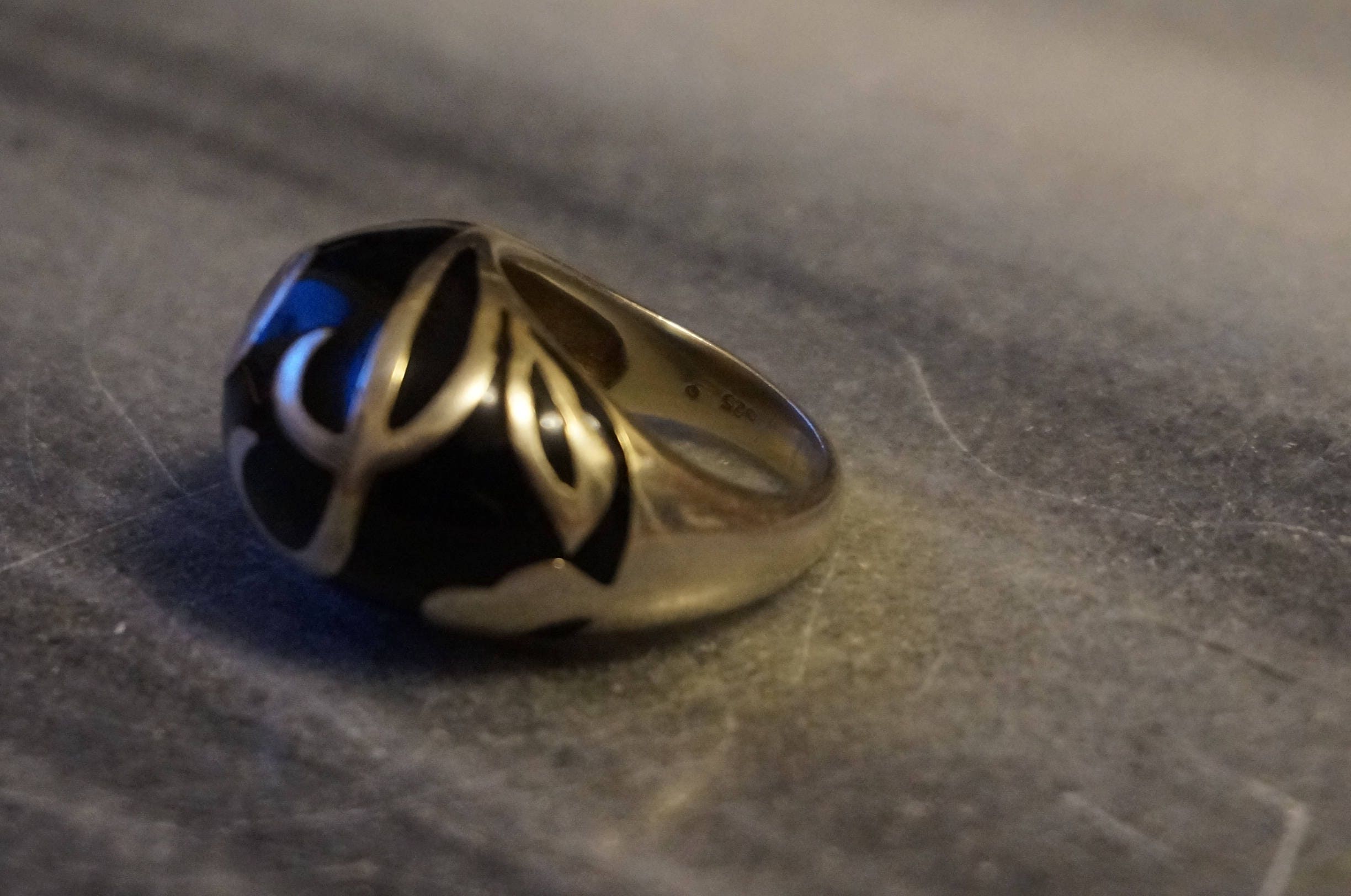 Bague émaillée Noire Vintage – Forme Carrée, Taille 1,7 Cm – Alliage – Occasion