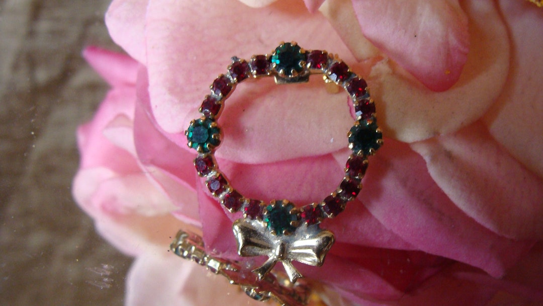 ヴィンテージ チェコ共和国 ガーネット ブローチ 小さなリボン付き