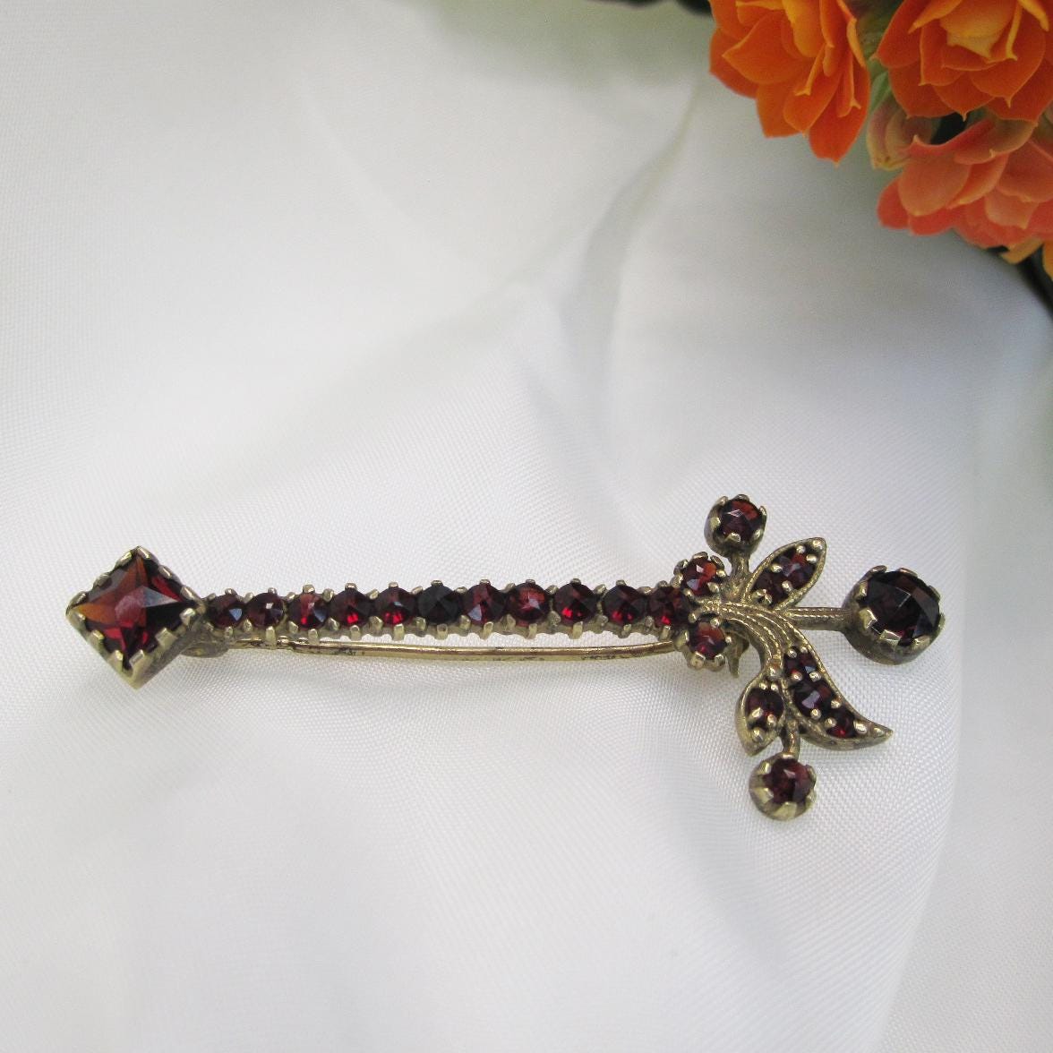 ヴィンテージ ボヘミアン ガーネット ブローチ、花柄ガーネット