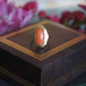 Anillo de oro macizo vintage de 8kt anillo de coral rojo mediterráneo, anillo de coral mediterráneo natural de mediados de siglo, anillo de cóctel, anillo de coral de vestido, S13