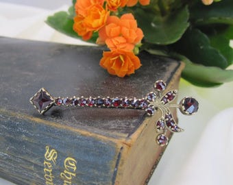 ヴィンテージ ボヘミアン ガーネット ブローチ、花柄ガーネット