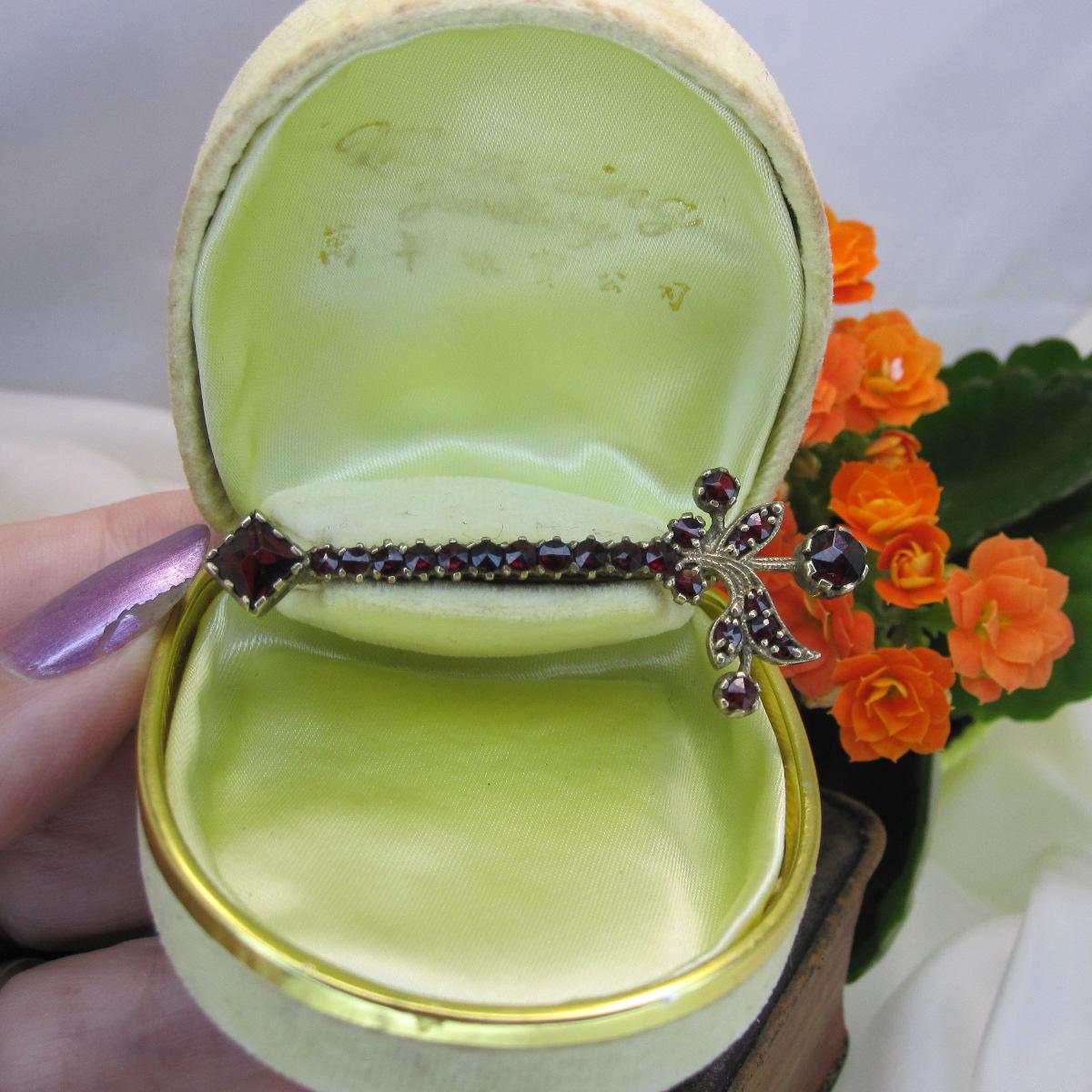 ヴィンテージ ボヘミアン ガーネット ブローチ、花柄ガーネット