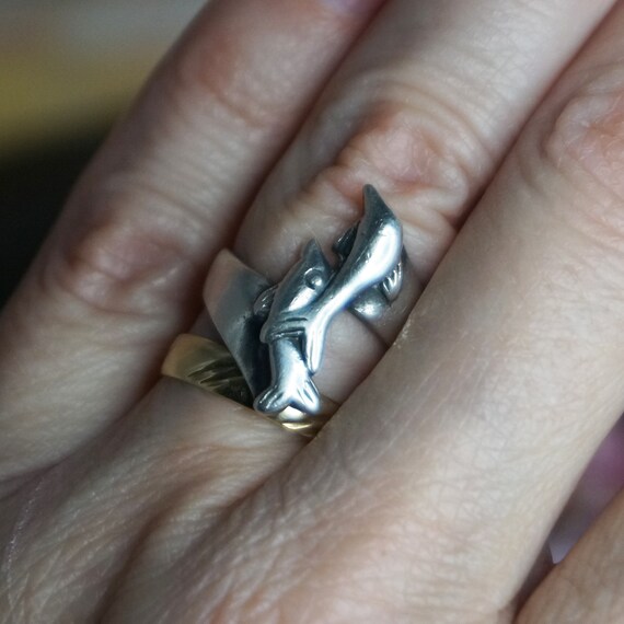 Vintage solid sterling silver ring, dolphin silve… - image 3