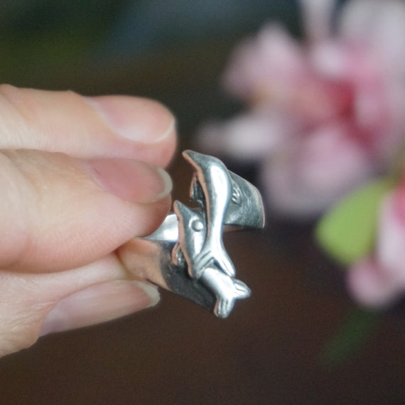Vintage solid sterling silver ring, dolphin silve… - image 4