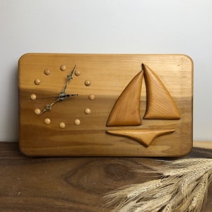 Reloj de pared de madera de mediados de siglo, decoración de velero