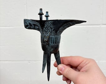 Antiek bronzen Chinees jue-wijnvat, kunstvoorwerp, antiek bronzen vat